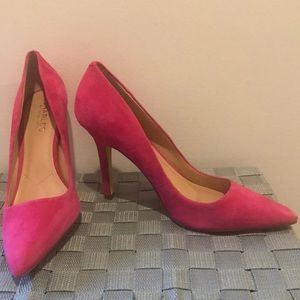 NEW Charles David Suede Pumps
